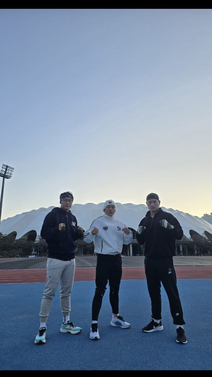 Post 4 by 이도겸 Do Gyeom Lee 野人 on Instagram (video)