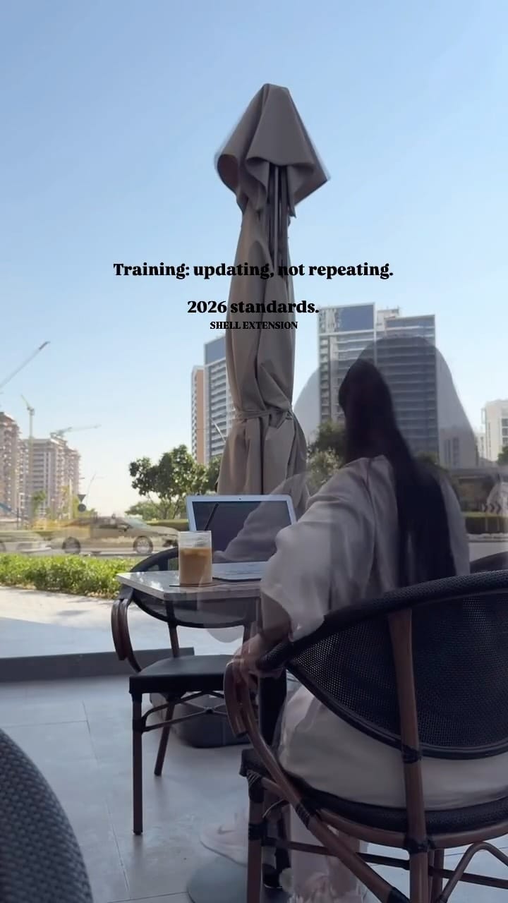 Post 4 by DUBAI Lash academy on Instagram (video)