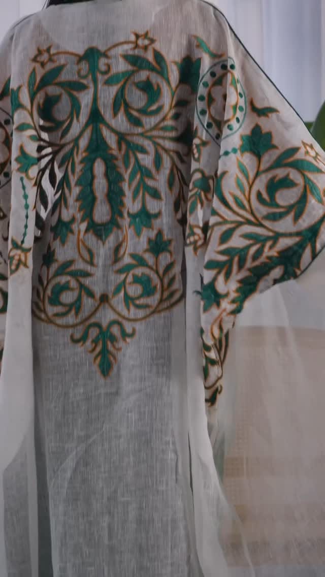 Post 2 by عبايات بالجملة|Abaya Shop Dubai | Abaya Designer  | عباية دبي on Instagram (video)