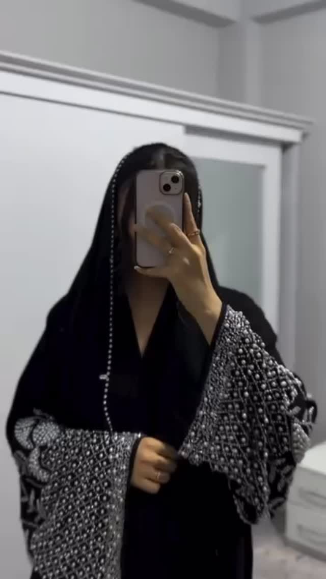 Post 6 by عبايات بالجملة|Abaya Shop Dubai | Abaya Designer  | عباية دبي on Instagram (video)