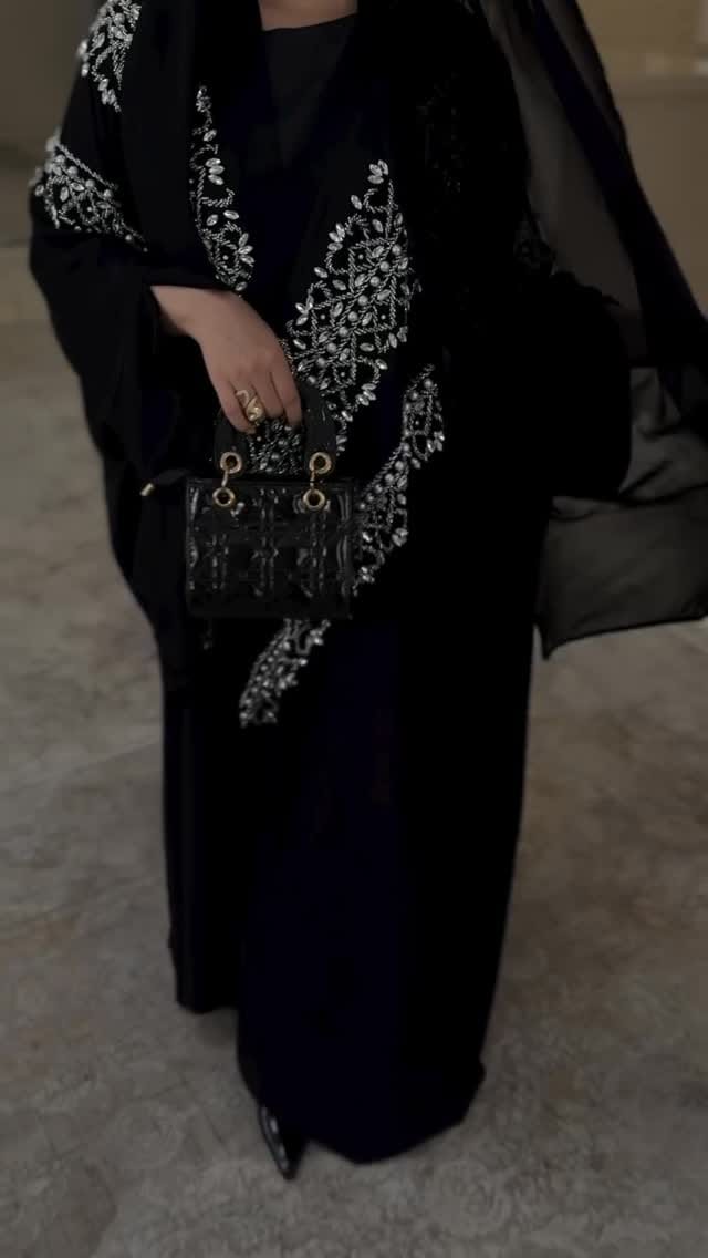 Post 7 by عبايات بالجملة|Abaya Shop Dubai | Abaya Designer  | عباية دبي on Instagram (video)