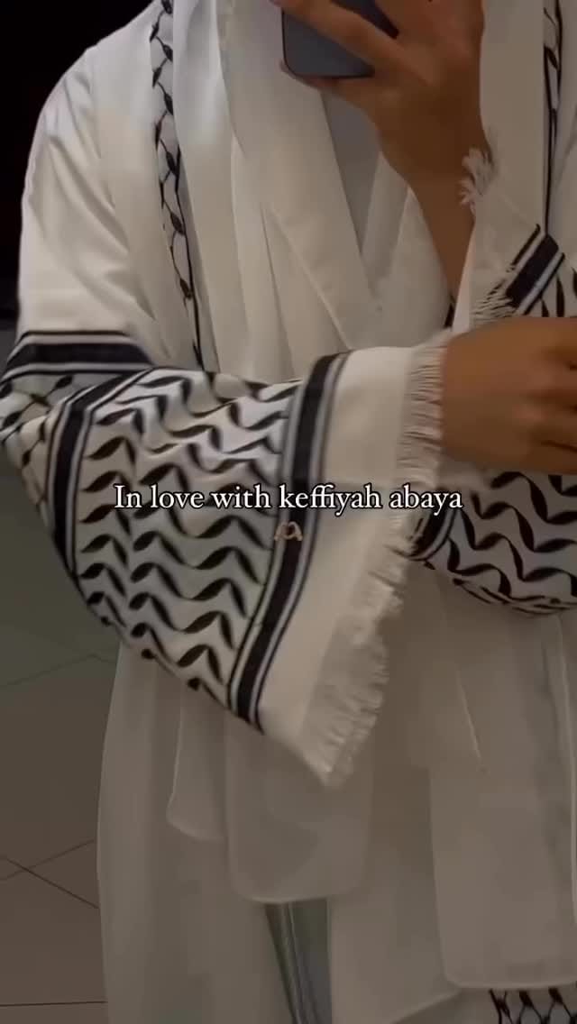 Post 1 by عبايات بالجملة|Abaya Shop Dubai | Abaya Designer  | عباية دبي on Instagram (video)