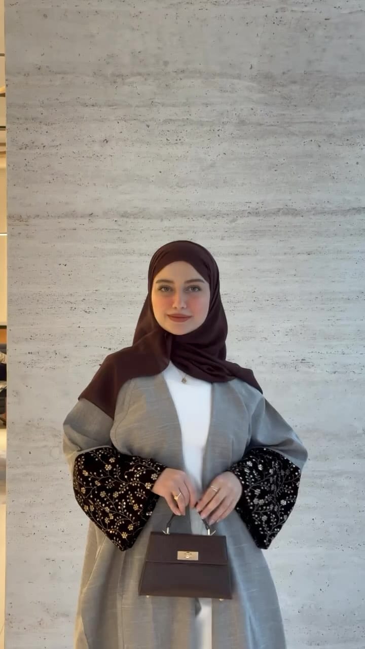 Post 9 by عبايات بالجملة|Abaya Shop Dubai | Abaya Designer  | عباية دبي on Instagram (video)