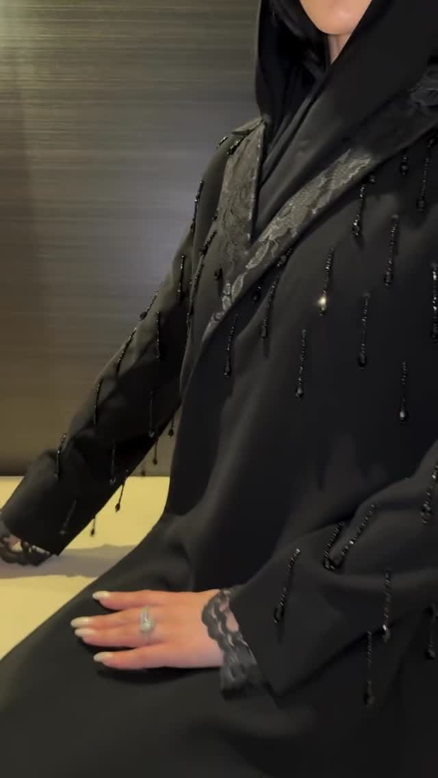 Post 5 by عبايات بالجملة|Abaya Shop Dubai | Abaya Designer  | عباية دبي on Instagram (video)