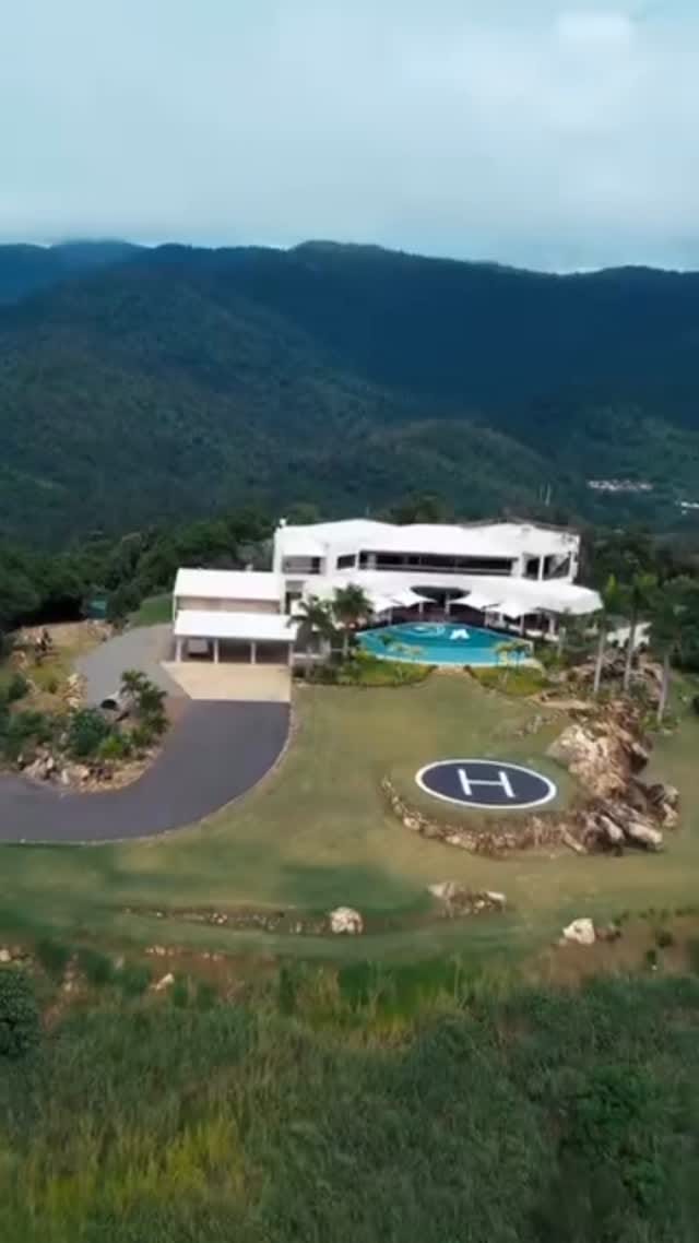 Post 2 by Sofia Astill on Instagram (video)