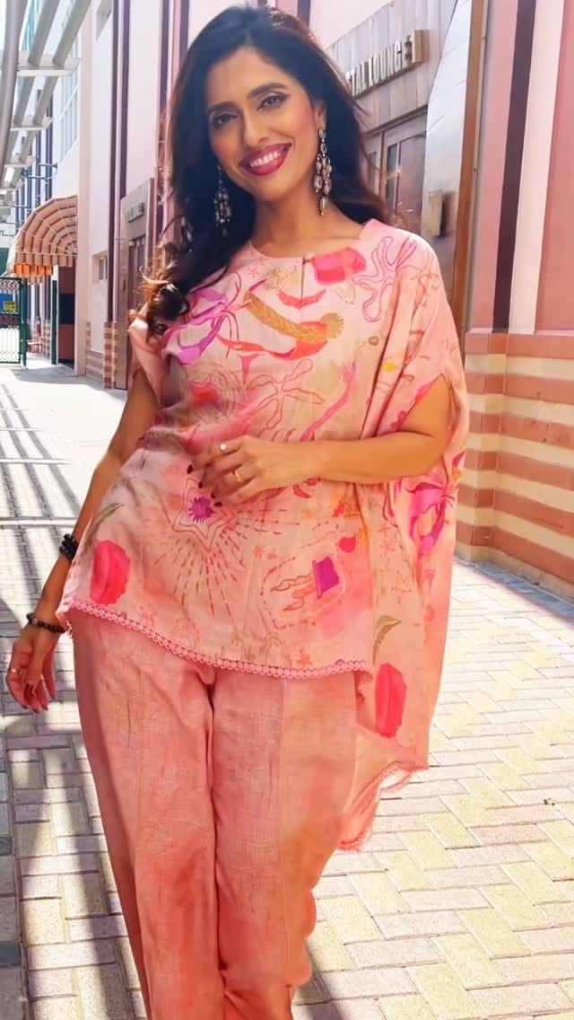 Post 4 by Radha Shah on Instagram (video)