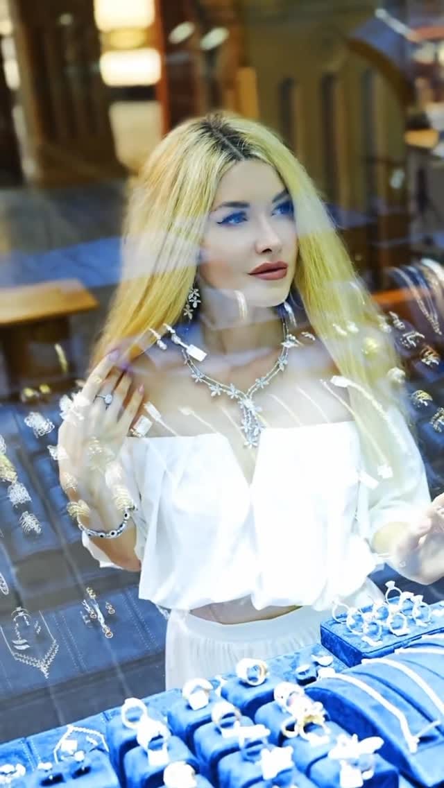 Post 4 by Freelance Model 🇦🇪 DUBAI & Maldives 🇲🇻 on Instagram (video)