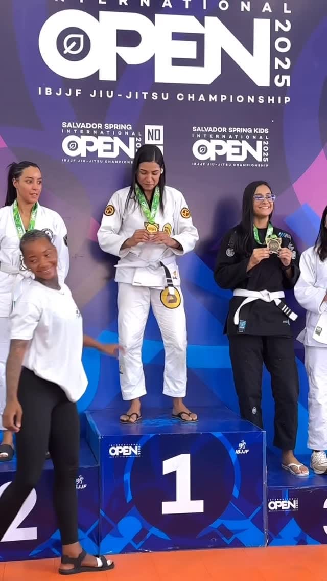 Post 10 by Débora M. de Morais on Instagram (video)
