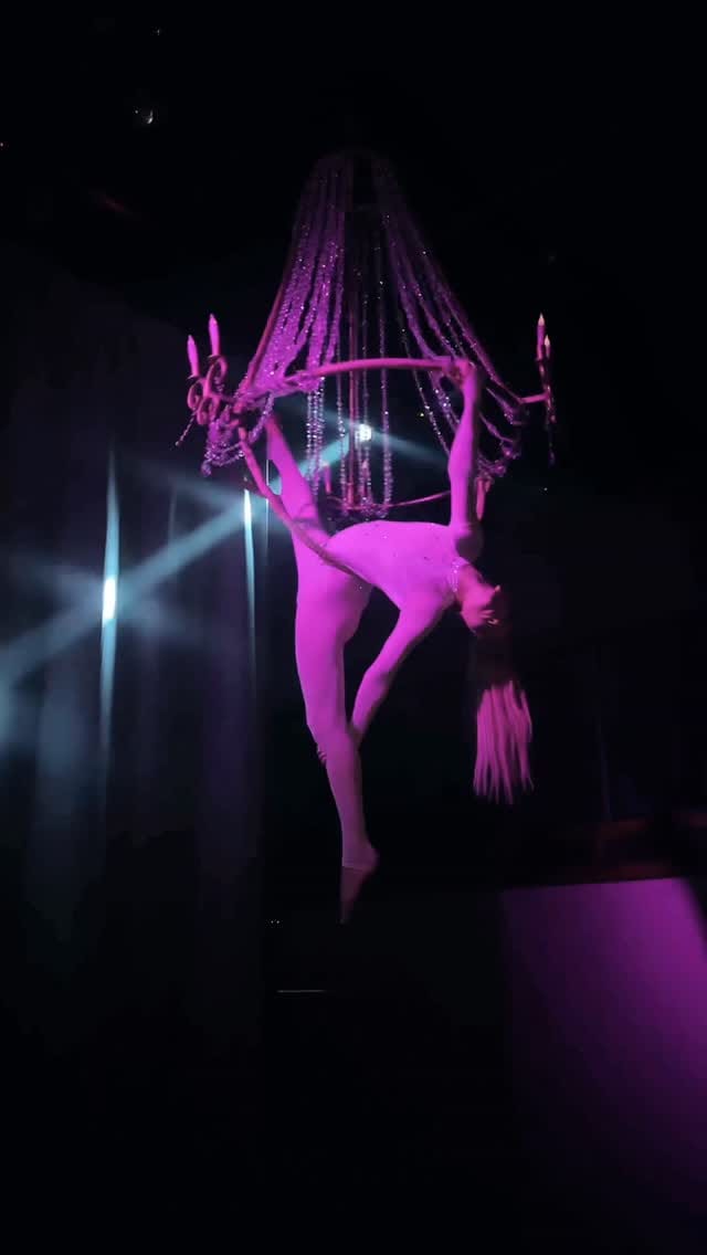 Post 6 by Agata Krzywka on Instagram (video)