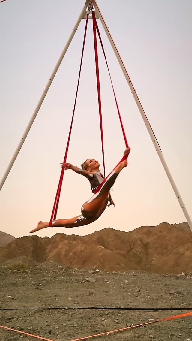 Post 3 by Agata Krzywka on Instagram (video)