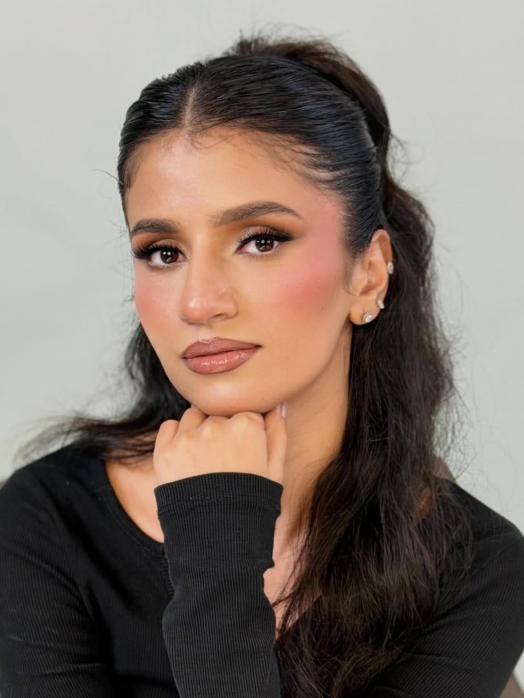 Post 7 by Dubai Makeup Artist & hairstylist on Instagram (carousel)