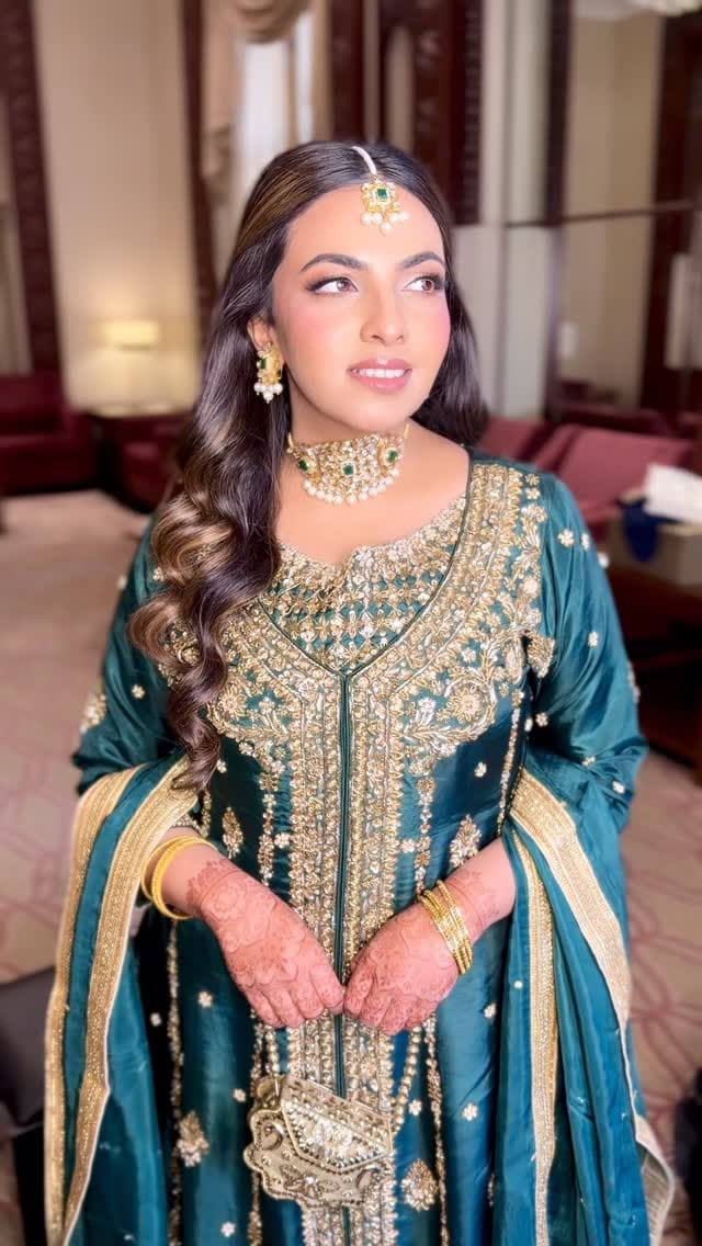 Post 3 by Dubai Makeup Artist & hairstylist on Instagram (video)