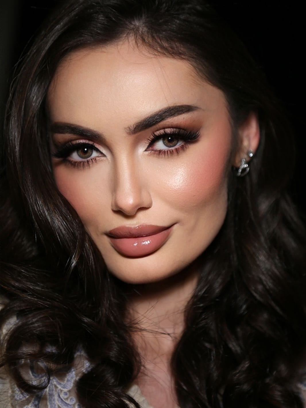 Post 10 by Dubai Makeup Artist & hairstylist on Instagram (carousel)
