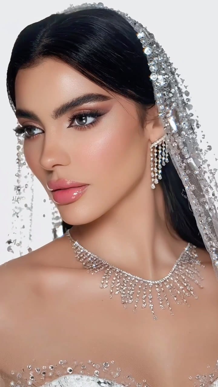 Post 6 by Pro Makeup Artist فاطمة العوضي on Instagram (video)