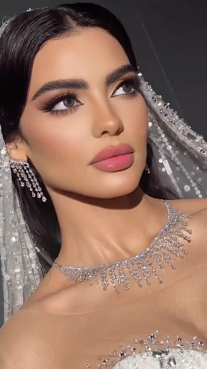 Post 3 by Pro Makeup Artist فاطمة العوضي on Instagram (video)