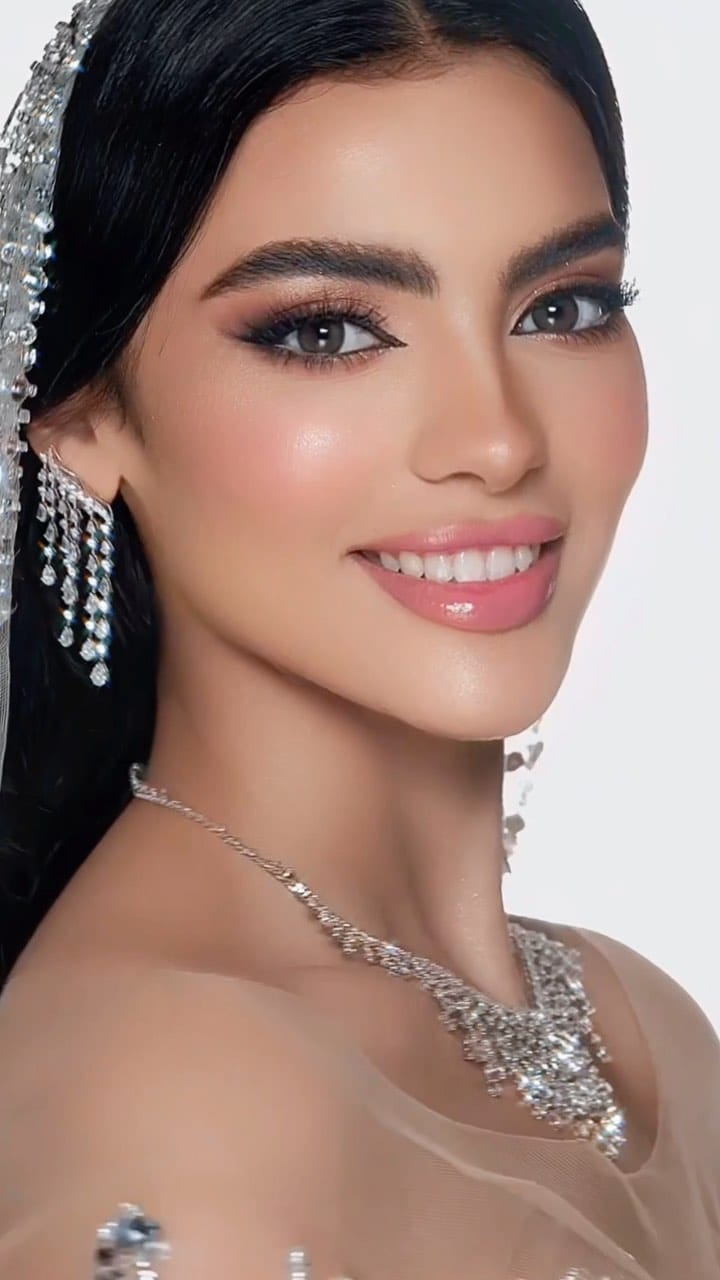 Post 5 by Pro Makeup Artist فاطمة العوضي on Instagram (video)