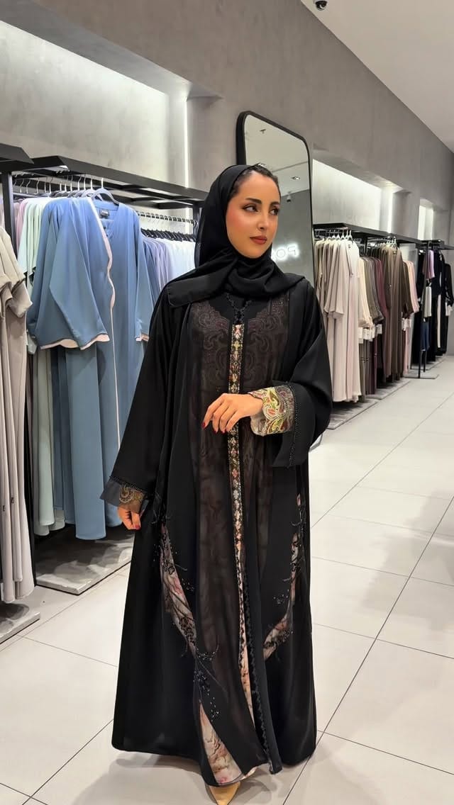 Post 4 by Posh Abaya on Instagram (video)