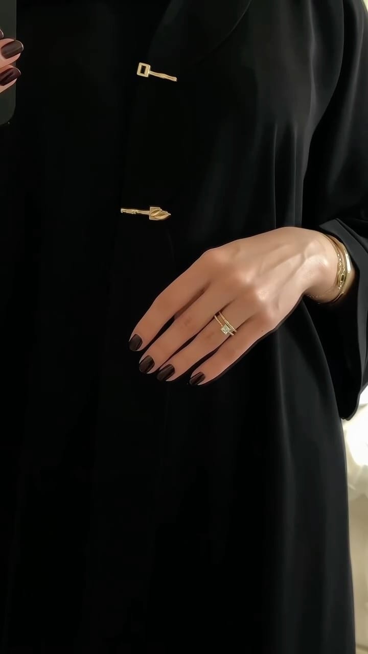 Post 2 by Posh Abaya on Instagram (video)