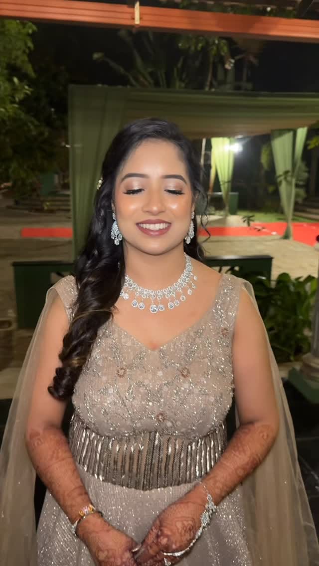 Post 7 by Shweta Singh | Bangalore Makeup Artist on Instagram (video)