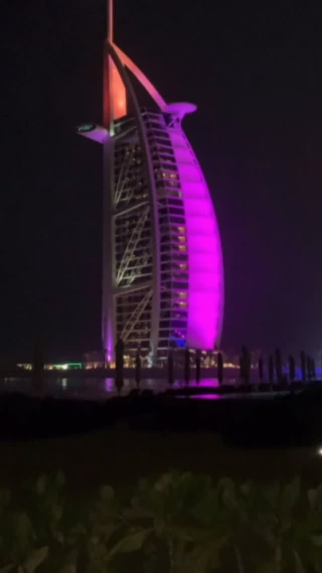 Post 1 by Dubai Makeup Artist Amara on Instagram (video)