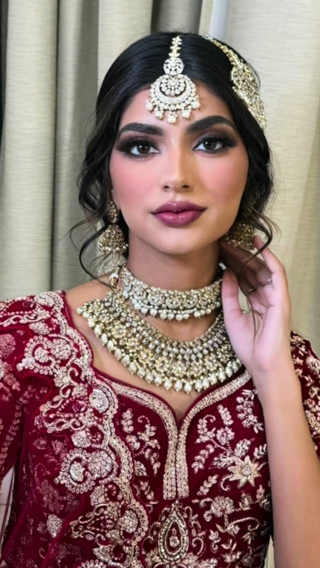 Post 9 by Dubai Makeup Artist Amara on Instagram (video)