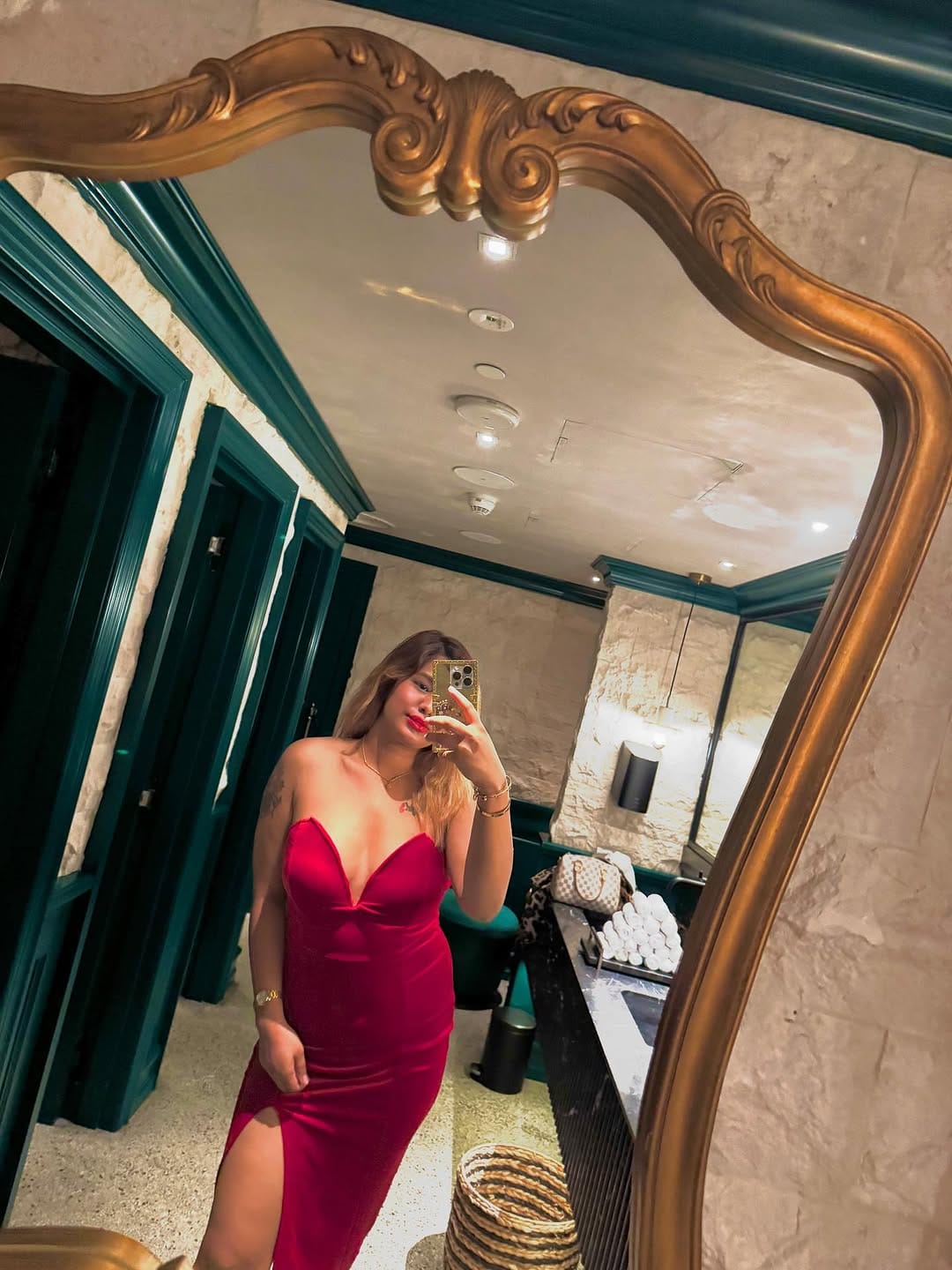 Post 8 by Miss Kritika Queen 👸🏻 🥀 🧿 🧿 on Instagram (carousel)