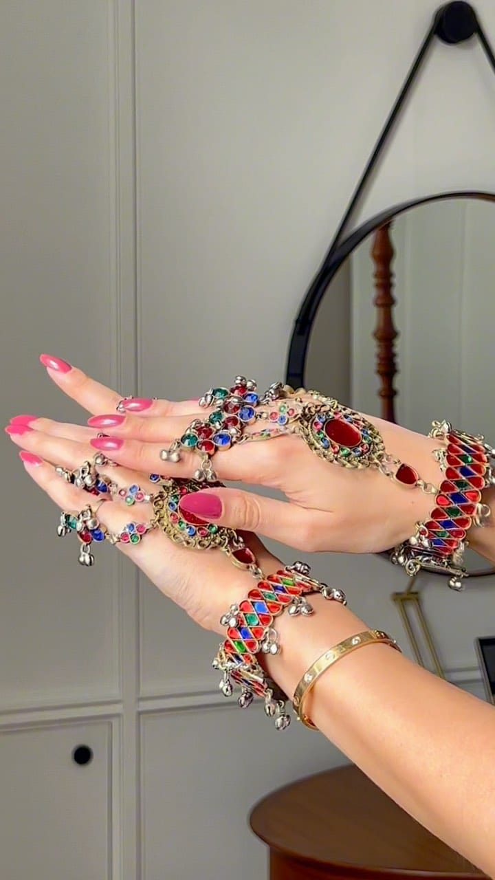 Post 9 by Hammasa on Instagram (video)