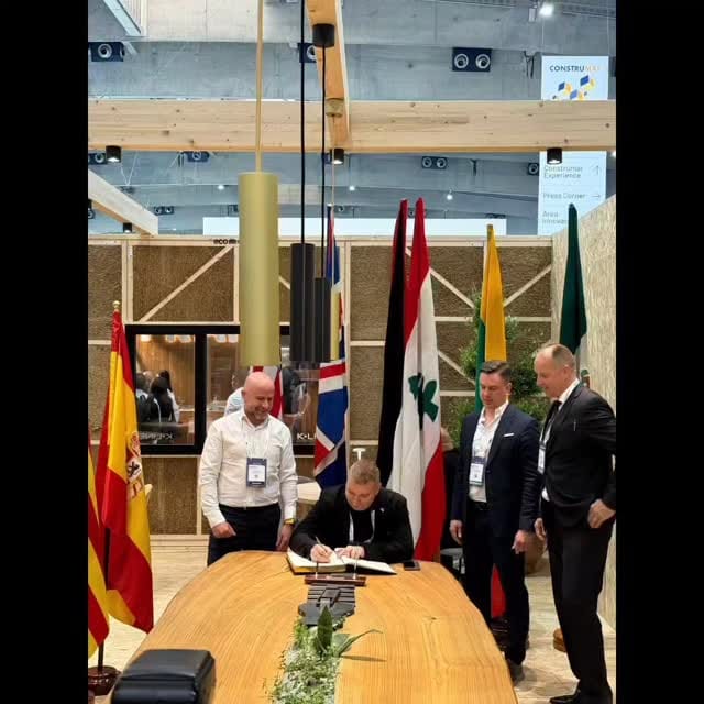 Post 6 by ＡＬＢＥＲＴ Ｓ． ＦＡＫＨＯＵＲＹ on Instagram (video)