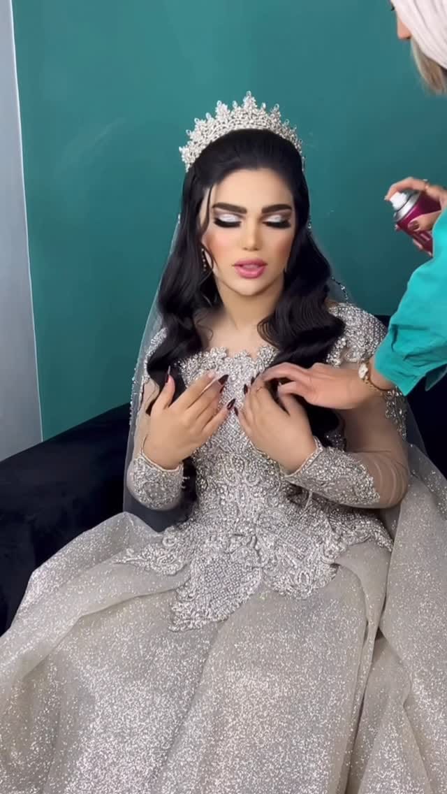 Post 2 by مزون عروس پری زاد on Instagram (video)