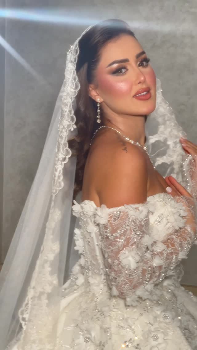 Post 7 by مزون عروس پری زاد on Instagram (video)