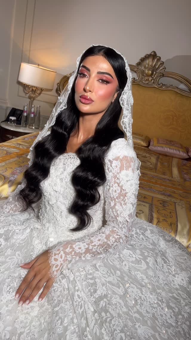Post 5 by مزون عروس پری زاد on Instagram (video)