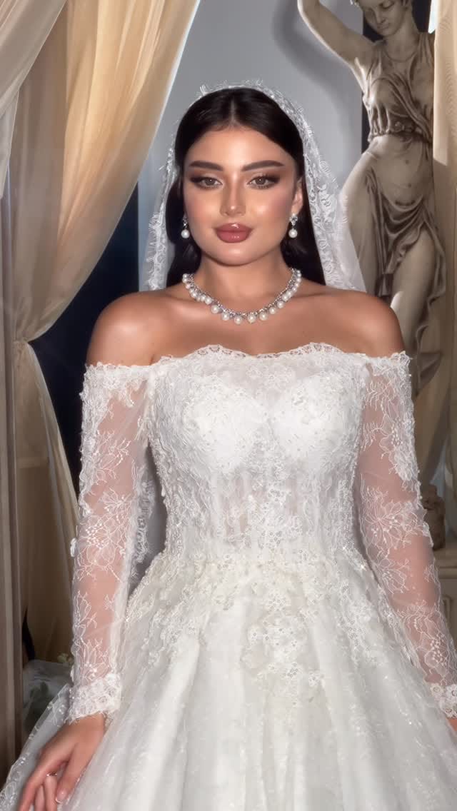 Post 10 by مزون عروس پری زاد on Instagram (video)