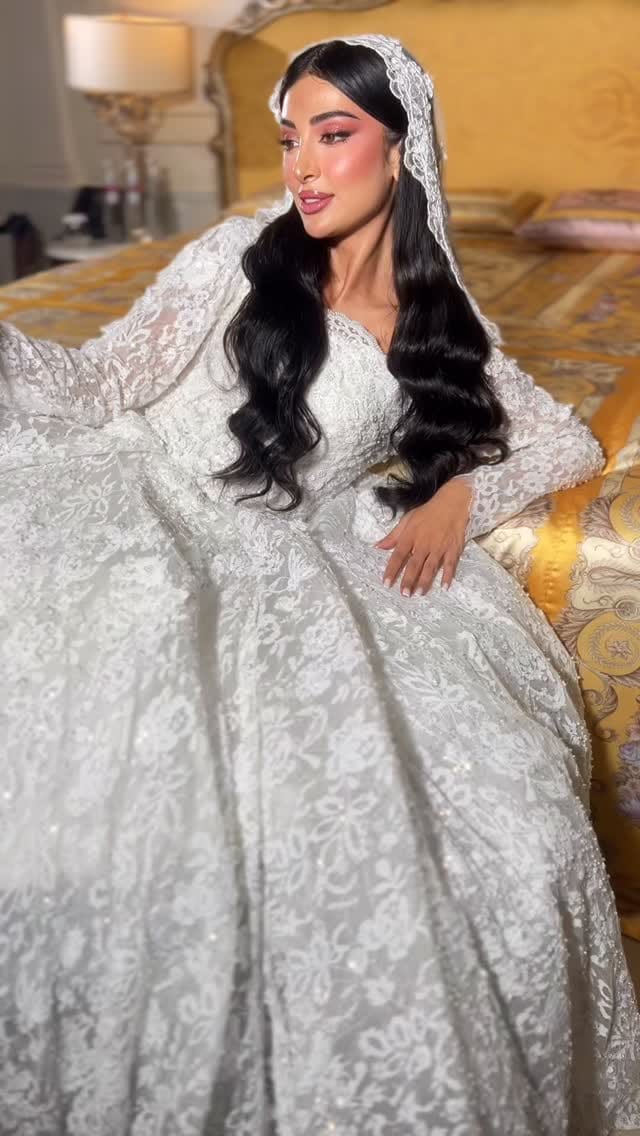 Post 6 by مزون عروس پری زاد on Instagram (video)