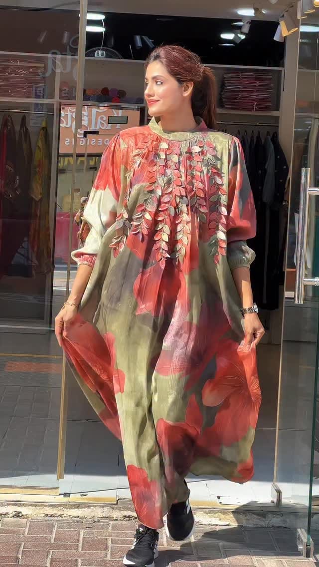 Post 4 by FARASHA CLOTHING on Instagram (video)