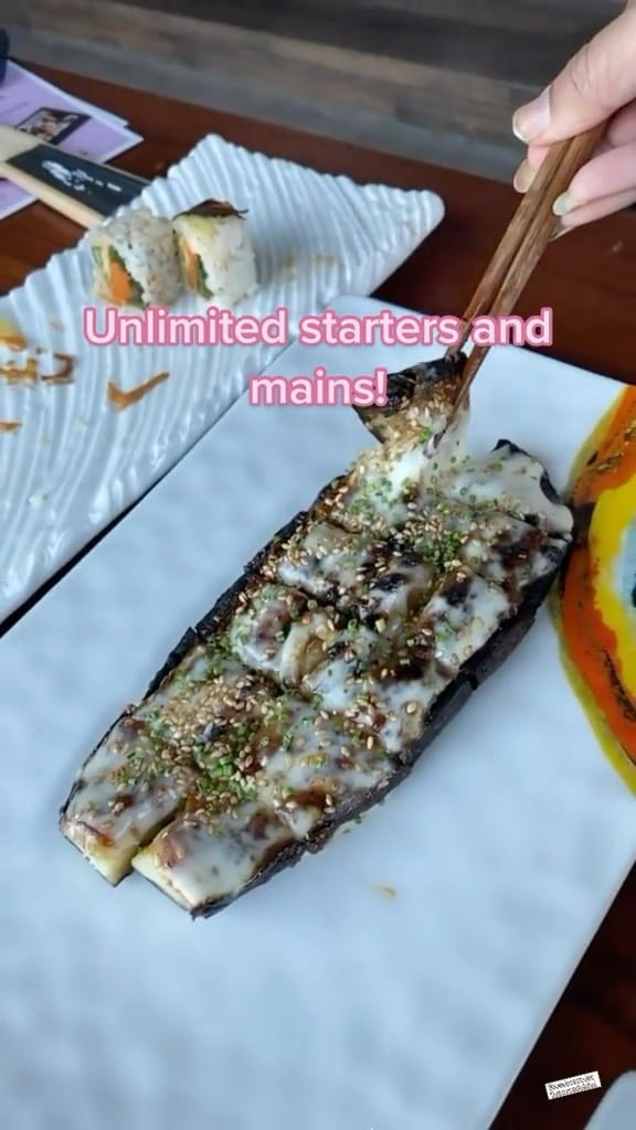 Post 3 by La Vida Rosada on Instagram (video)