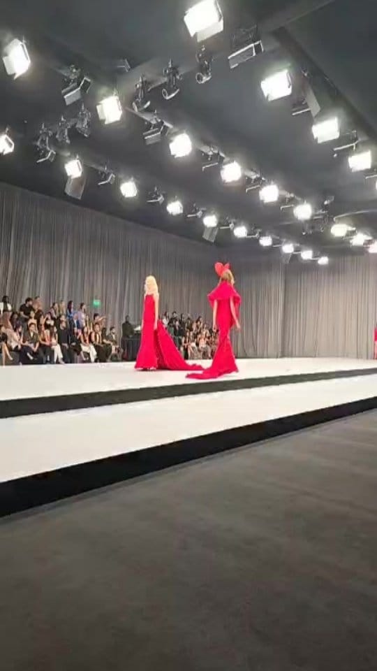 Post 5 by Dubai Fashion News on Instagram (video)