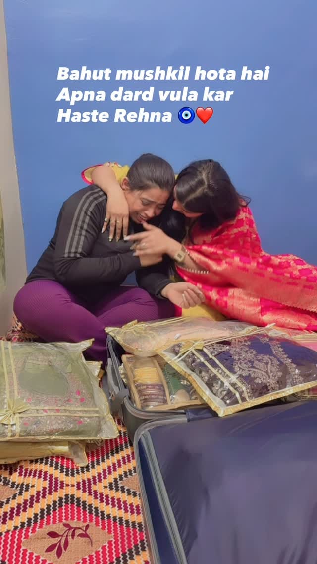 Post 5 by Ragini Makeover®️ | Makeup Artist 🧿🧿 on Instagram (video)