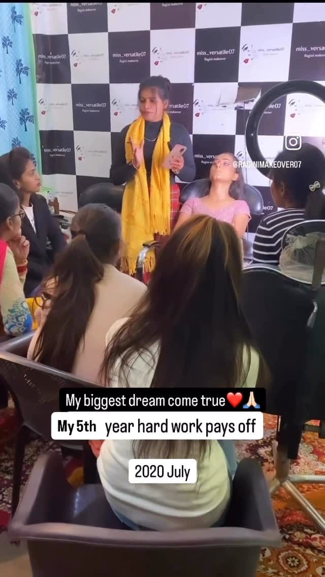 Post 10 by Ragini Makeover®️ | Makeup Artist 🧿🧿 on Instagram (video)