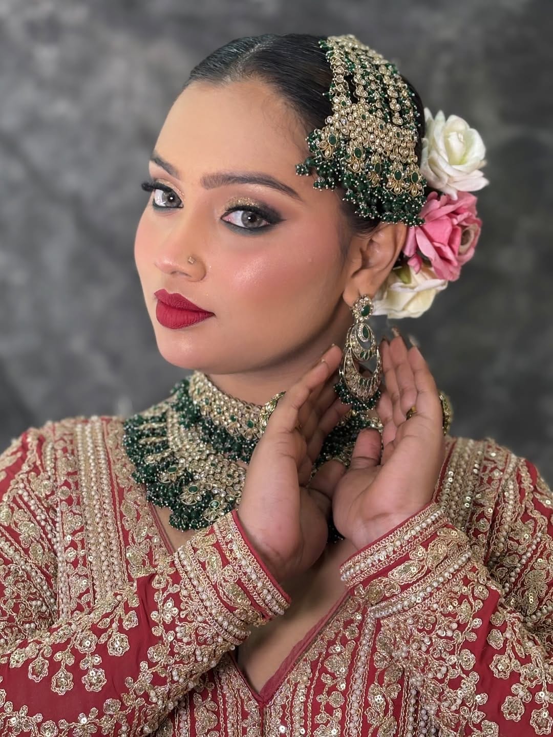 Post 8 by Ragini Makeover®️ | Makeup Artist 🧿🧿 on Instagram (carousel)
