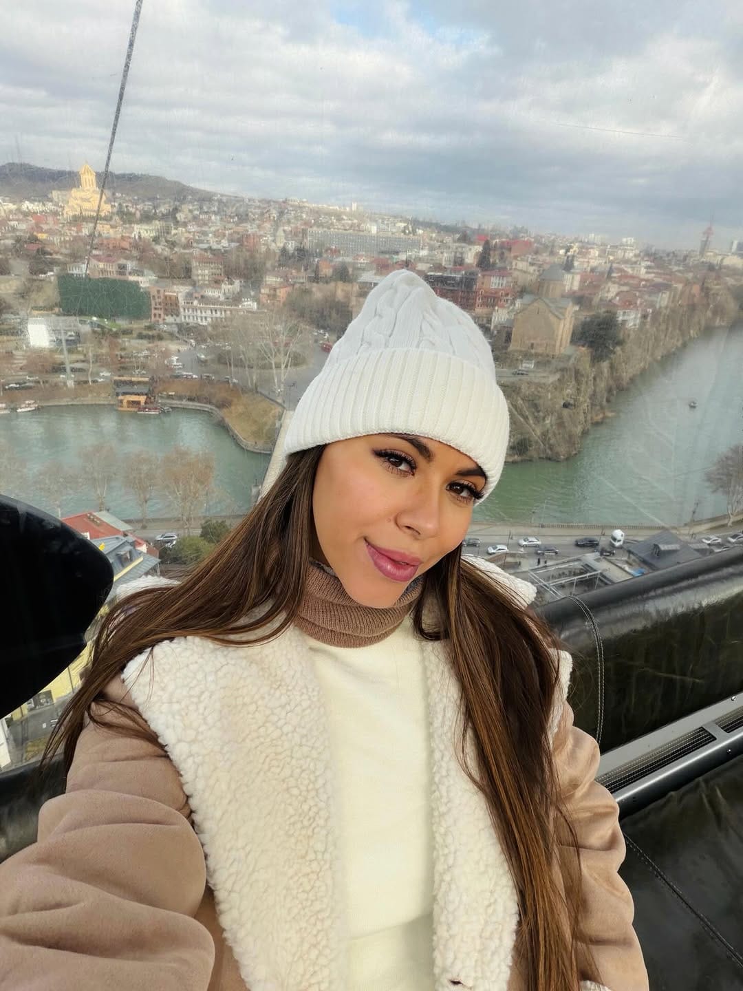 Post 4 by 𝐂𝐇𝐀𝐈𝐀𝐍𝐀 𝐑𝐀𝐈𝐂𝐀 on Instagram (carousel)
