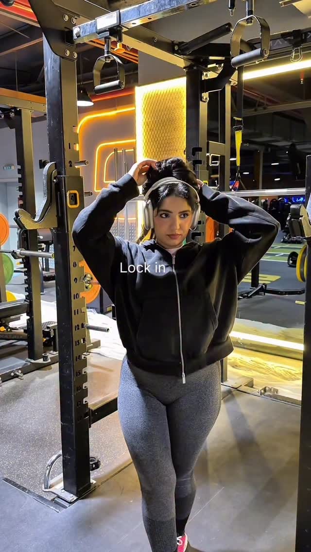 Post 6 by Nourhene Alayet on Instagram (video)