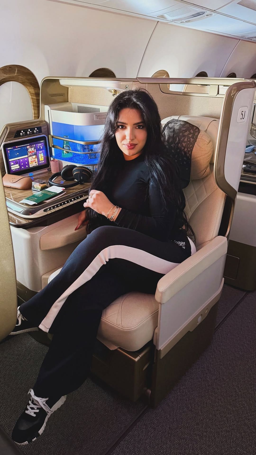 Post 2 by Nourhene Alayet on Instagram (video)