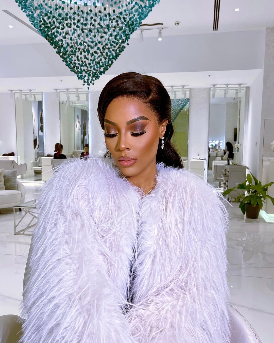 Post 10 by DUBAI  MAKEUPARTIST🇦🇪🇦🇪 (Kae)|| Sandra Kenechukwu Obi on Instagram (carousel)