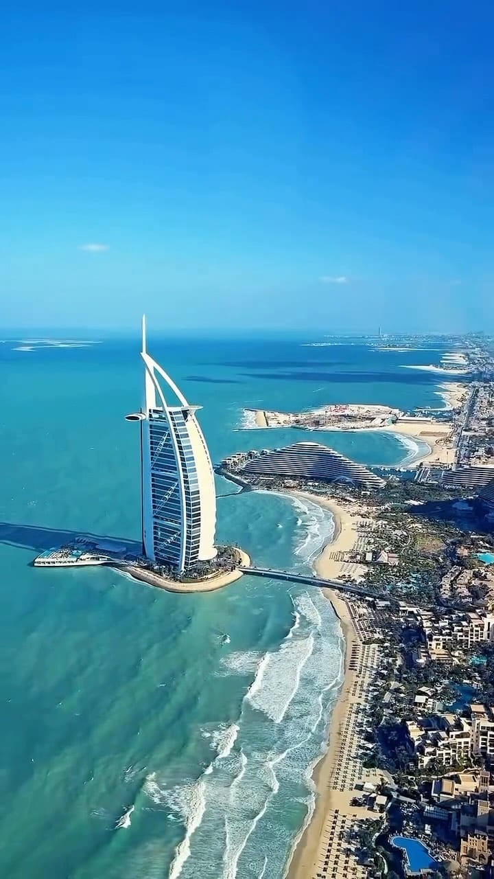 Post 5 by Dubai Everyday on Instagram (video)