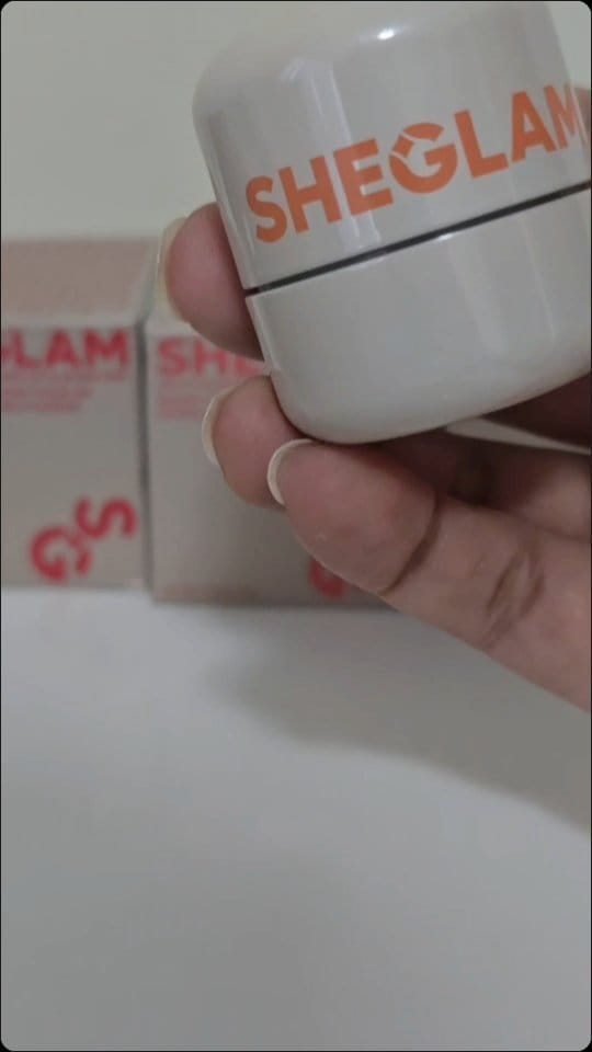 Post 3 by The Glamorous Guide on Instagram (video)