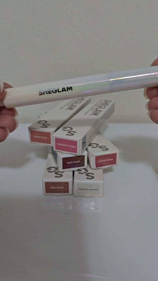 Post 4 by The Glamorous Guide on Instagram (video)