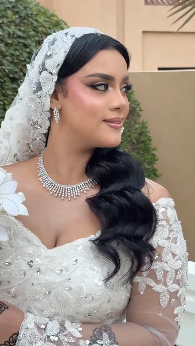 Post 6 by Esra Alhaj | Makeup Artist on Instagram (video)