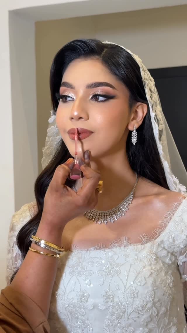 Post 7 by Esra Alhaj | Makeup Artist on Instagram (video)