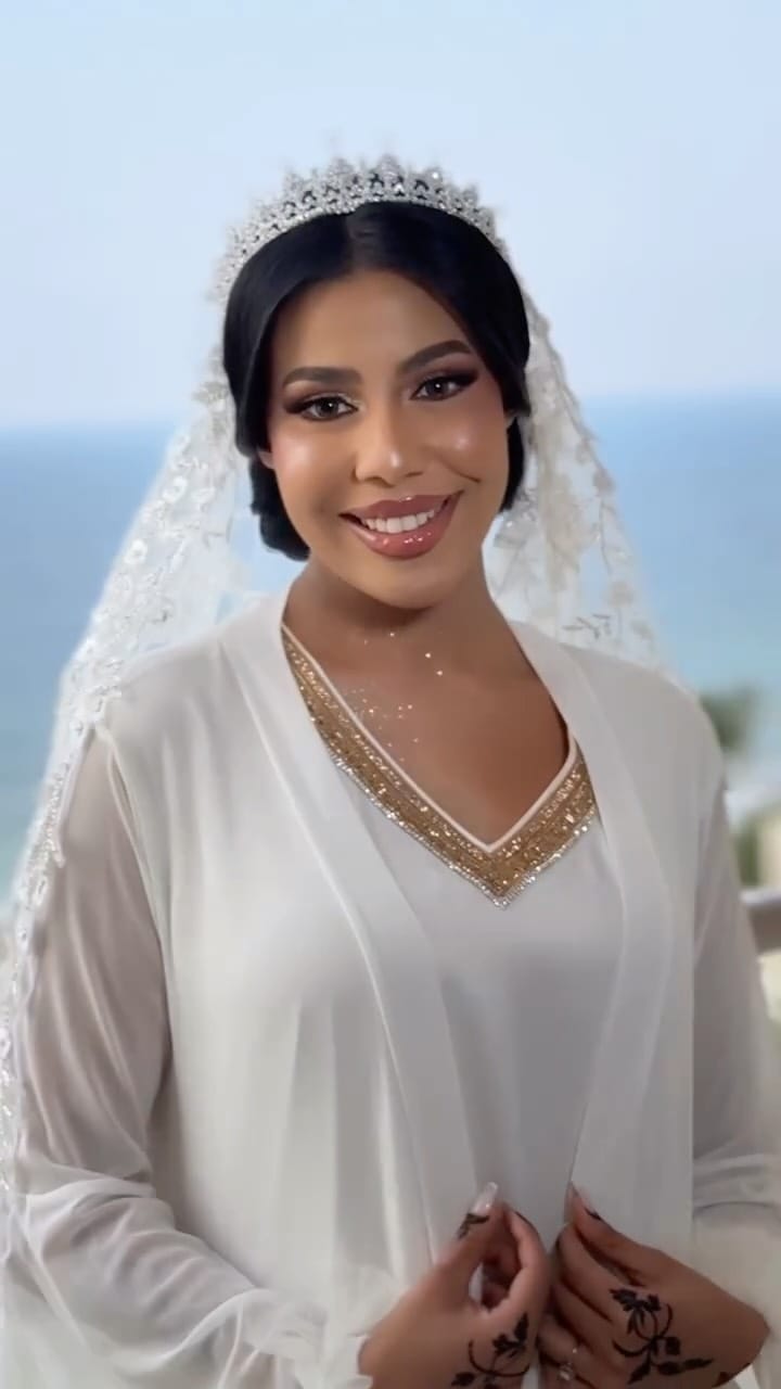 Post 3 by Esra Alhaj | Makeup Artist on Instagram (video)