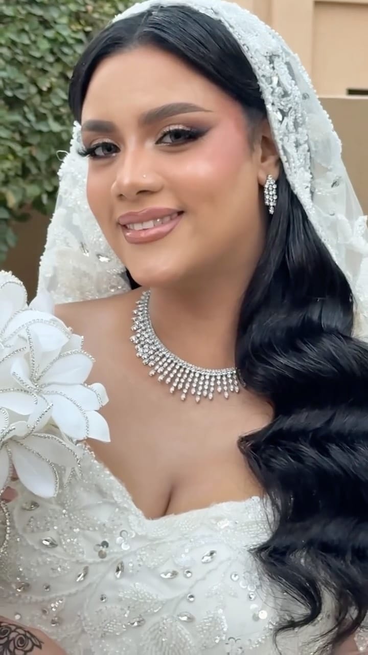 Post 5 by Esra Alhaj | Makeup Artist on Instagram (video)